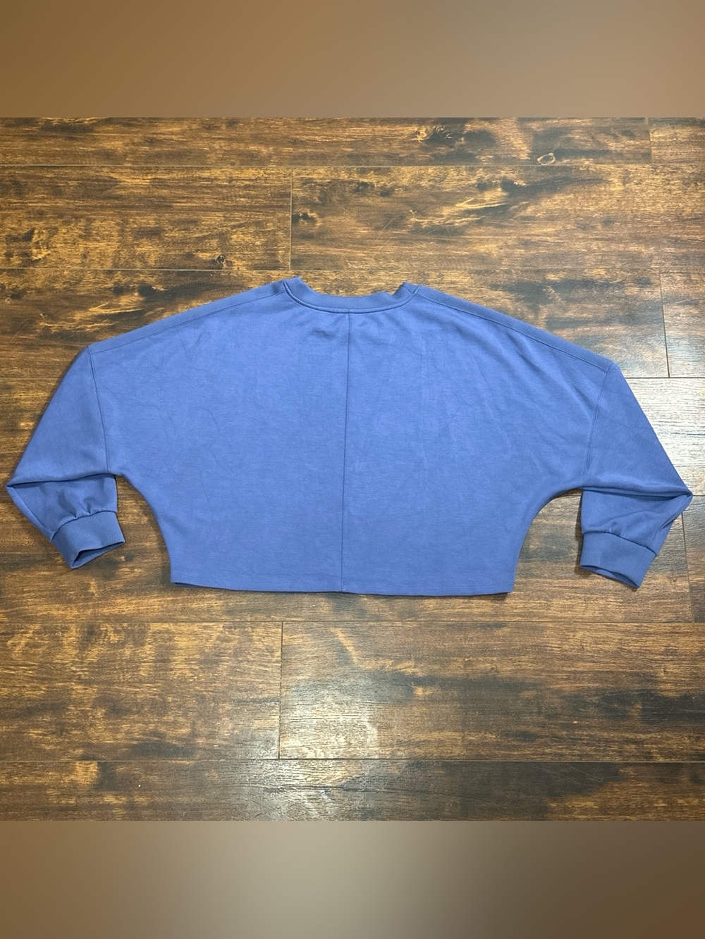 Super Soft Periwinkle Blue Cropped Sweatshirt T/S by Thrive Sz M 💙✨ - Picture 3 of 5